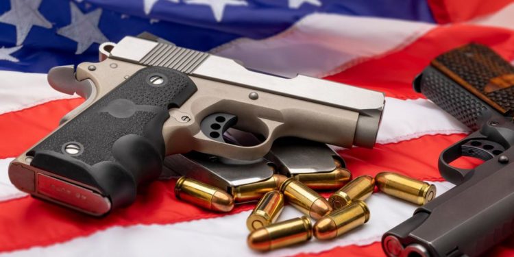 Sparatoria Texas, negli Usa ci sono più armi che persone