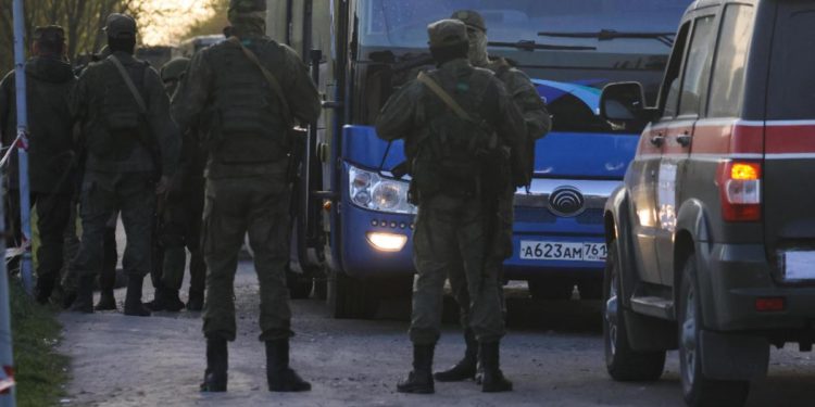 Azovstal, evacuati 264 soldati. Zelensky: “Nostri eroi ci servono vivi”