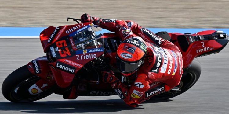 Doppietta Ducati a Le Mans, Bagnaia in pole davanti a Miller