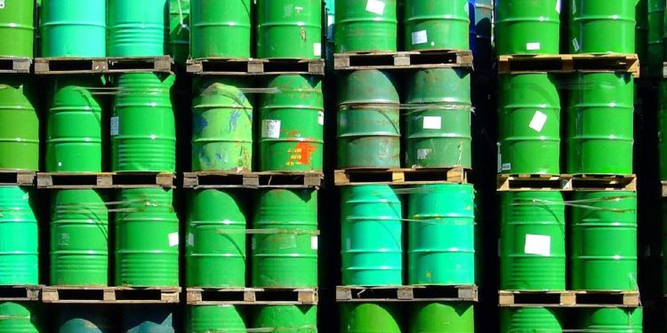 Petrolio Russia, Mosca all’Ue: “Troveremo nuovi importatori”