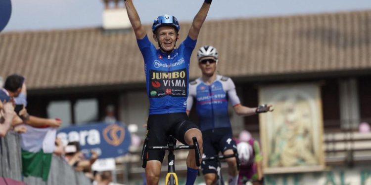 Giro d’Italia 2022, Bouwman vince 19a tappa