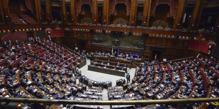 Dl Ucraina, doppia fumata nera alla Camera: slitta il voto