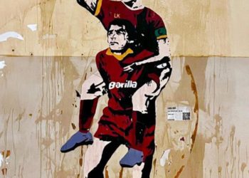 Conference League, nuova opera della Street Artist Laika sul trionfo giallorosso