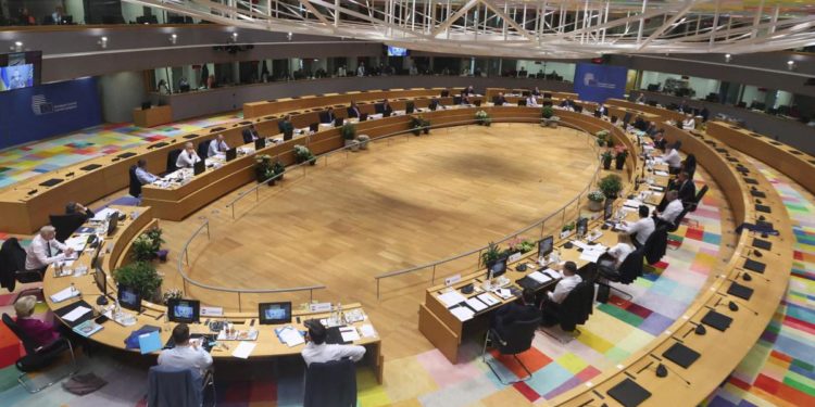 Ucraina, raggiunto accordo Ue su embargo a petrolio russo