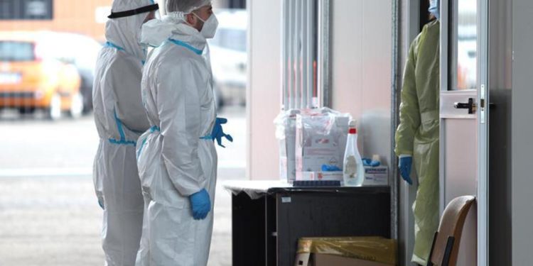 Covid oggi Lazio, 1.927 contagi e 12 morti. A Roma città 1.144 nuovi casi