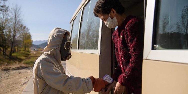 Covid oggi Nordcorea, “migliaia con febbre, 6 morti: uno positivo a Omicron”