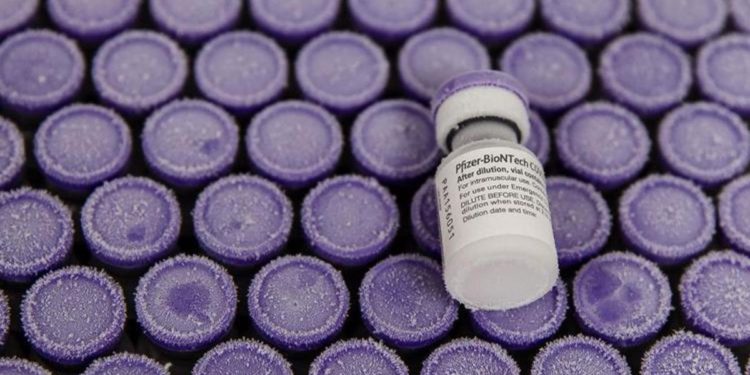 Vaccini Covid, accordo Ue-Pfizer per consegna in autunno