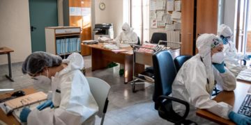 Covid oggi Lombardia, 4.330 contagi e 6 morti. A Milano città 605 casi