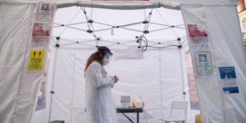 Covid oggi Lazio, 1.965 contagi e 4 morti: a Roma 1.166 casi