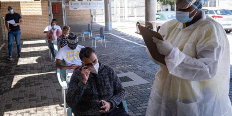 Omicron 4 e 5, Bassetti: “Da dati Sudafrica meno aggressive della 1”