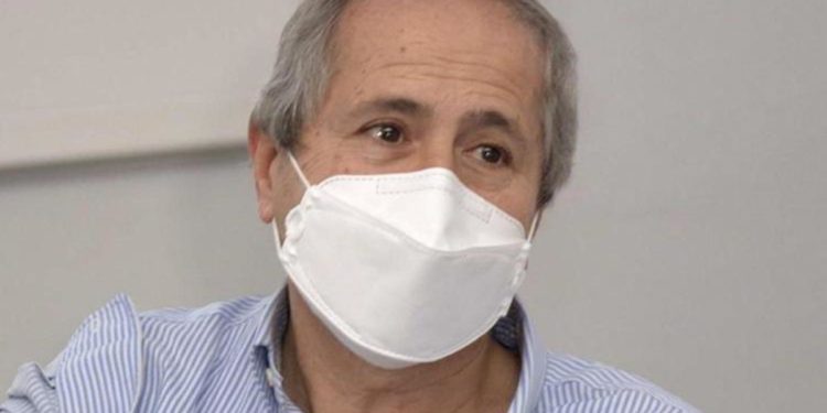 Covid e nuove varianti, Crisanti: “Impossibile prevedere forme più cattive”