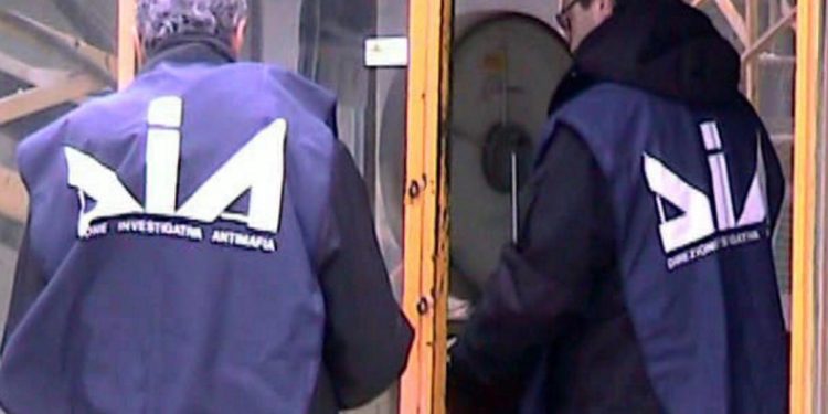 ‘Ndrangheta a Roma, volevano prendersi le attività produttive: 43 arresti