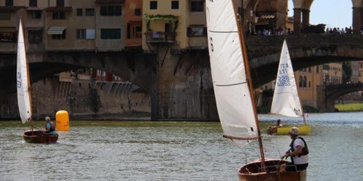 Vele d’epoca, a Firenze il 2 giugno regata di dinghy 12′ sull’Arno tra Ponte alle Grazie e Ponte Vecchio