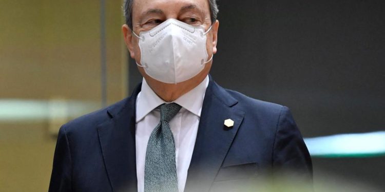 Ucraina, telefonata Draghi-Zelensky: “Costante sostegno Italia a Kiev”