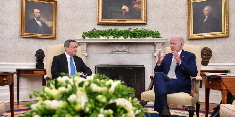 Ucraina, Draghi a Biden: “Putin pensava di dividerci ma ha fallito”