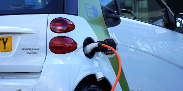 Auto elettriche, è boom anche in Borsa
