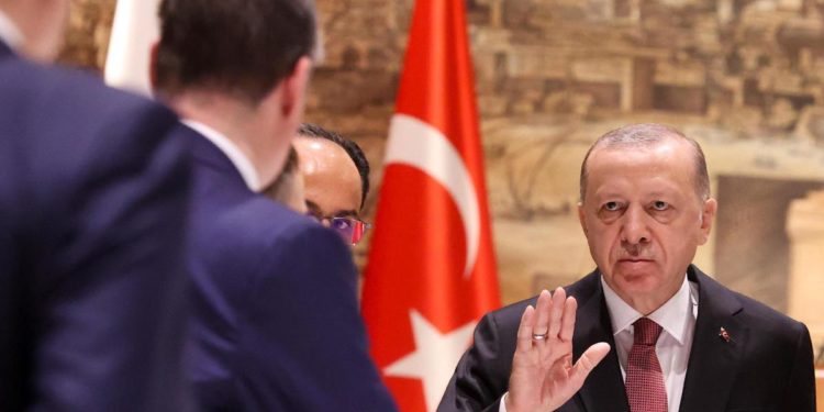 Finlandia e Svezia in Nato, Erdogan: “Non diremo sì”