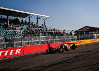 Gp Miami 2022, prima fila Ferrari: Leclerc pole davanti a Sainz