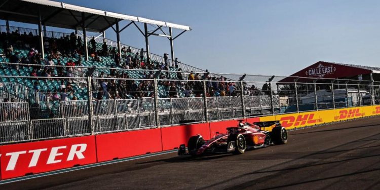 Gp Miami 2022, prima fila Ferrari: Leclerc pole davanti a Sainz