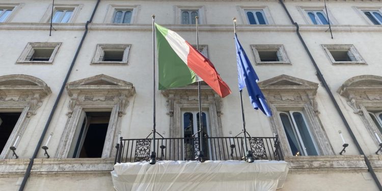 ‘Impacchettato’ balcone Palazzo Chigi per caduta calcinacci