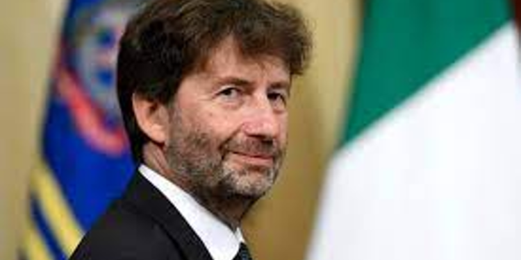 Franceschini loda Conte, sarcasmo Calenda e mezzo Pd mugugna