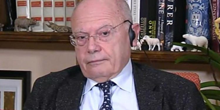 Mascherine a scuola, Galli: “Si decida in base a possibilità di arieggiare”