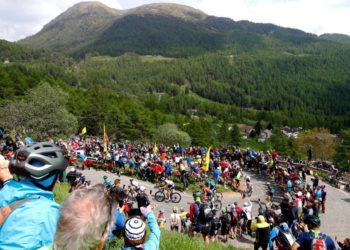 Giro d’Italia 2022, Hirt vince sedicesima tappa