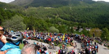 Giro d’Italia 2022, Hirt vince sedicesima tappa