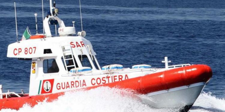 Bari, affonda rimorchiatore italiano: 5 morti, salvo solo il comandante