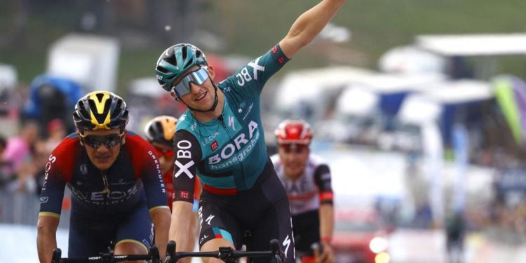 Giro d’Italia 2022, Hindley vince nona tappa