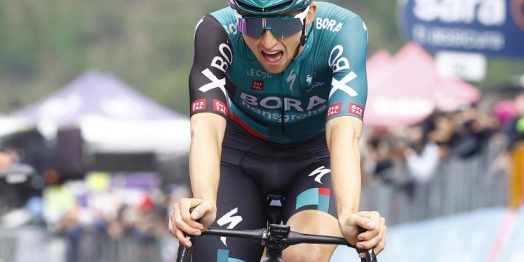 Giro d’Italia 2022, Hindley trionfa