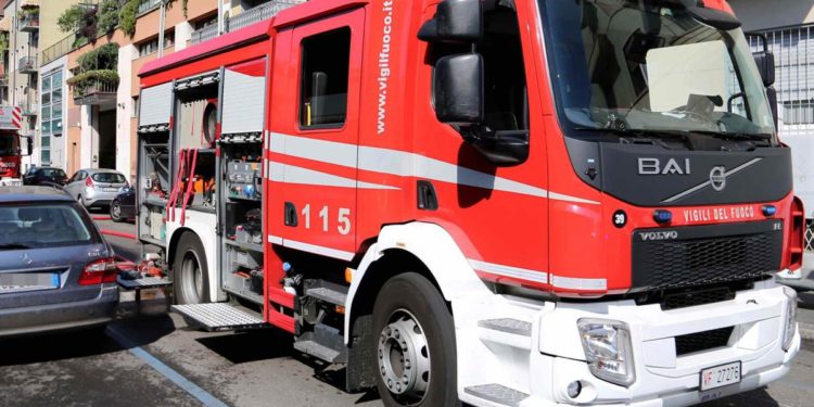 Incendio a Monterotondo, Comune: “Tenete finestre chiuse”