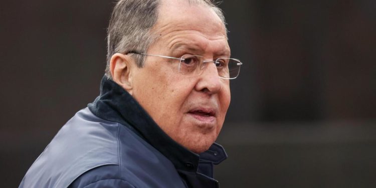 Ucraina, Lavrov: “Porte dialogo con Occidente non chiuse”