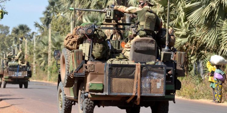 Mali, italiani rapiti: figlio atteso lunedì alla Farnesina