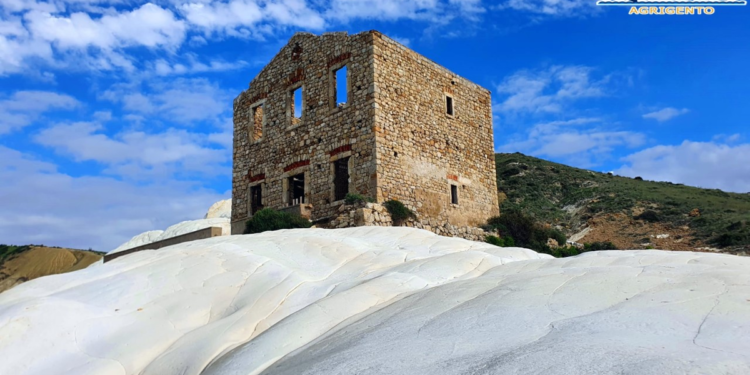 Mareamico: “Salviamo ex caserma di Punta Bianca”