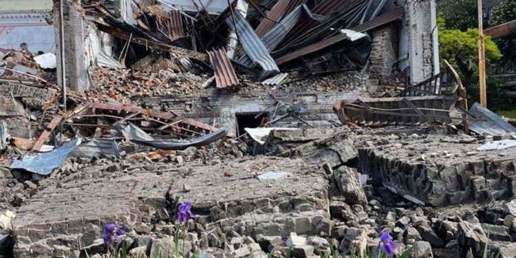 Mariupol dopo l’assedio, tra macerie e distruzione la città tenta di rinascere