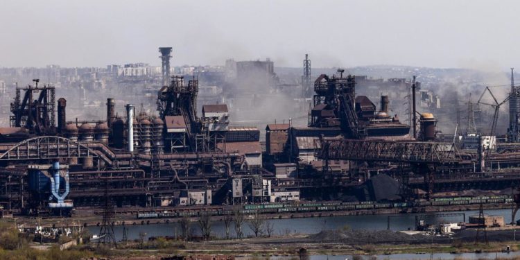 Azovstal, Kiev: trattative per evacuare feriti da acciaieria Mariupol