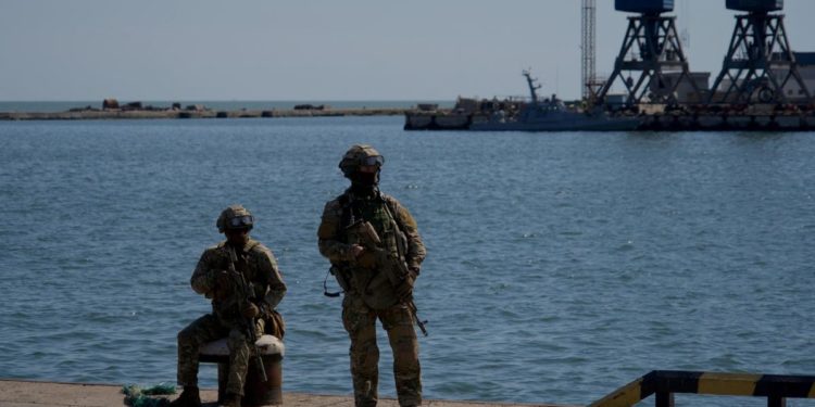 Ucraina, Kiev chiude i porti