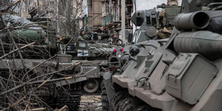 Mariupol, Zelensky: “Trattative complesse per evacuare Azovstal”