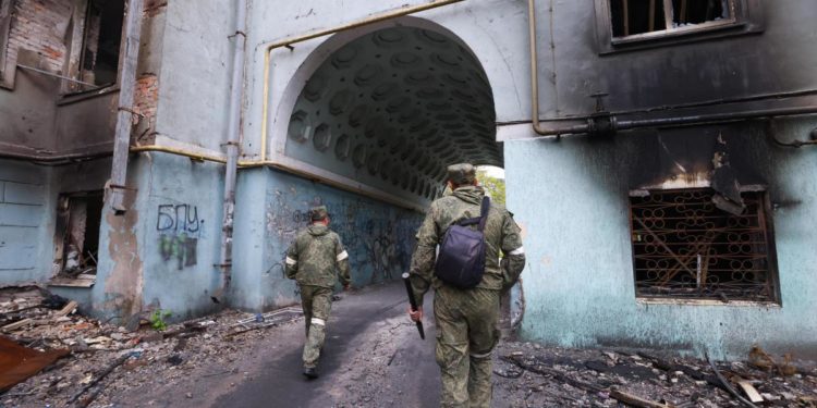 Ucraina, Zelensky: “Proseguono negoziati su Azovstal”