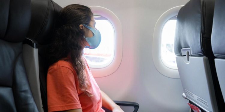 Mascherine in aereo, cosa cambia da oggi in Italia e in Europa
