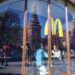 Guerra Ucraina, McDonald’s lascia Russia: venderà tutti fast food
