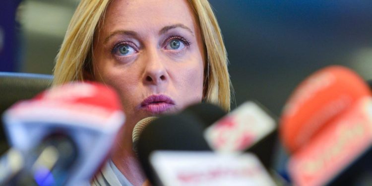 Meloni: “Governo con Pd? Ipotesi bizzarra che non c’è”