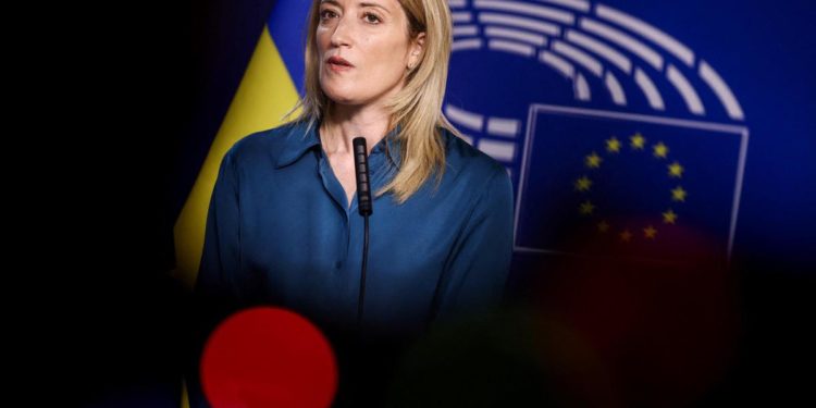 Metsola: “Ucraina vincerà, basta petrolio e gas Russia”