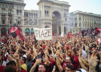 Milan vince lo scudetto 2022, esplode la festa rossonera