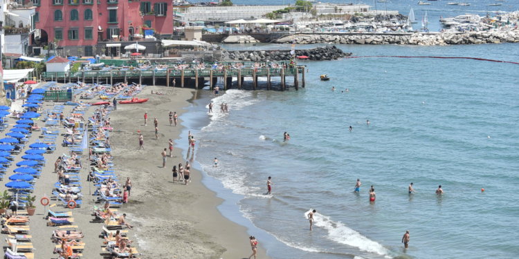 Concessioni balneari, si lavora ad accordo ma no rinvio deadline gare 2024