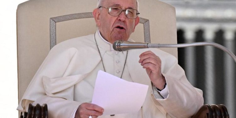 Papa: ‘Natalità vera emergenza sociale, invertire rotta’