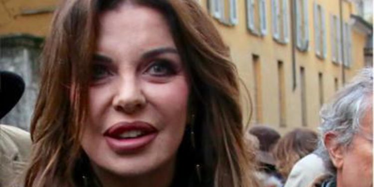 Alba Parietti: “Blanco palpato? Ma siamo seri, ricordiamoci di Morrison e Jagger!”