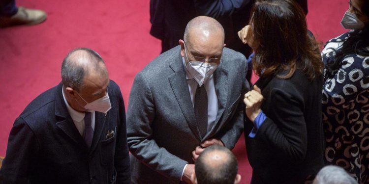 Ucraina, Petrocelli: “Negare fiducia a Draghi per fermare armi