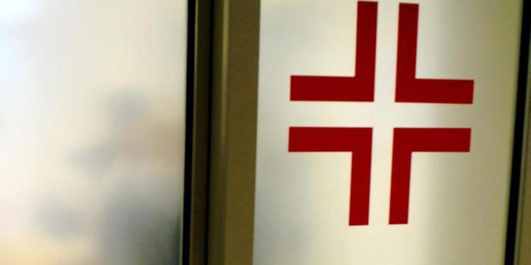 Milano, power bank esplode in zaino: feriti 7 studenti e un insegnante